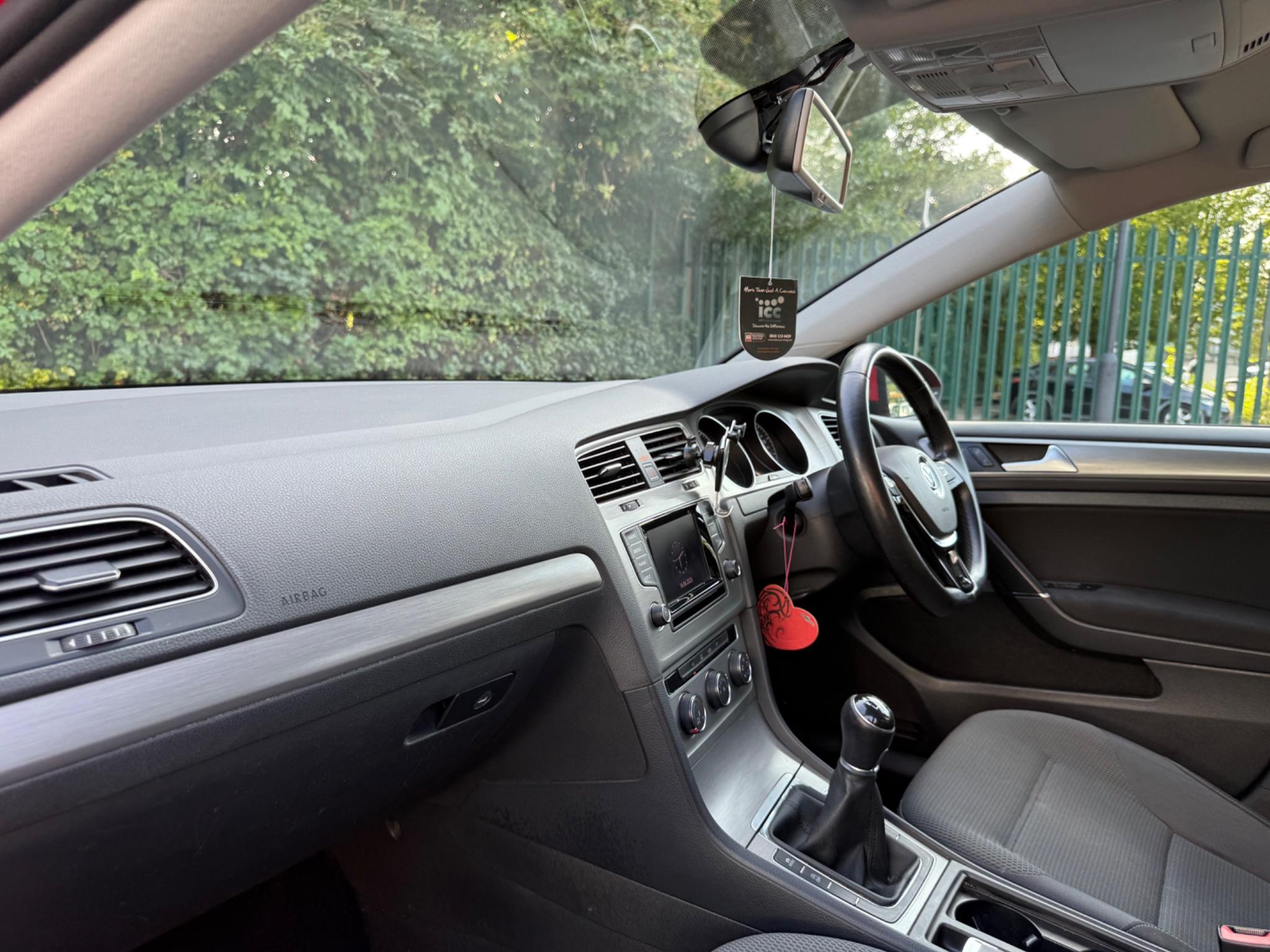 Volkswagen Golf 1.4 TSI BlueMotion Tech SE Euro 5 (s/s) 5dr — photo 32 of 59