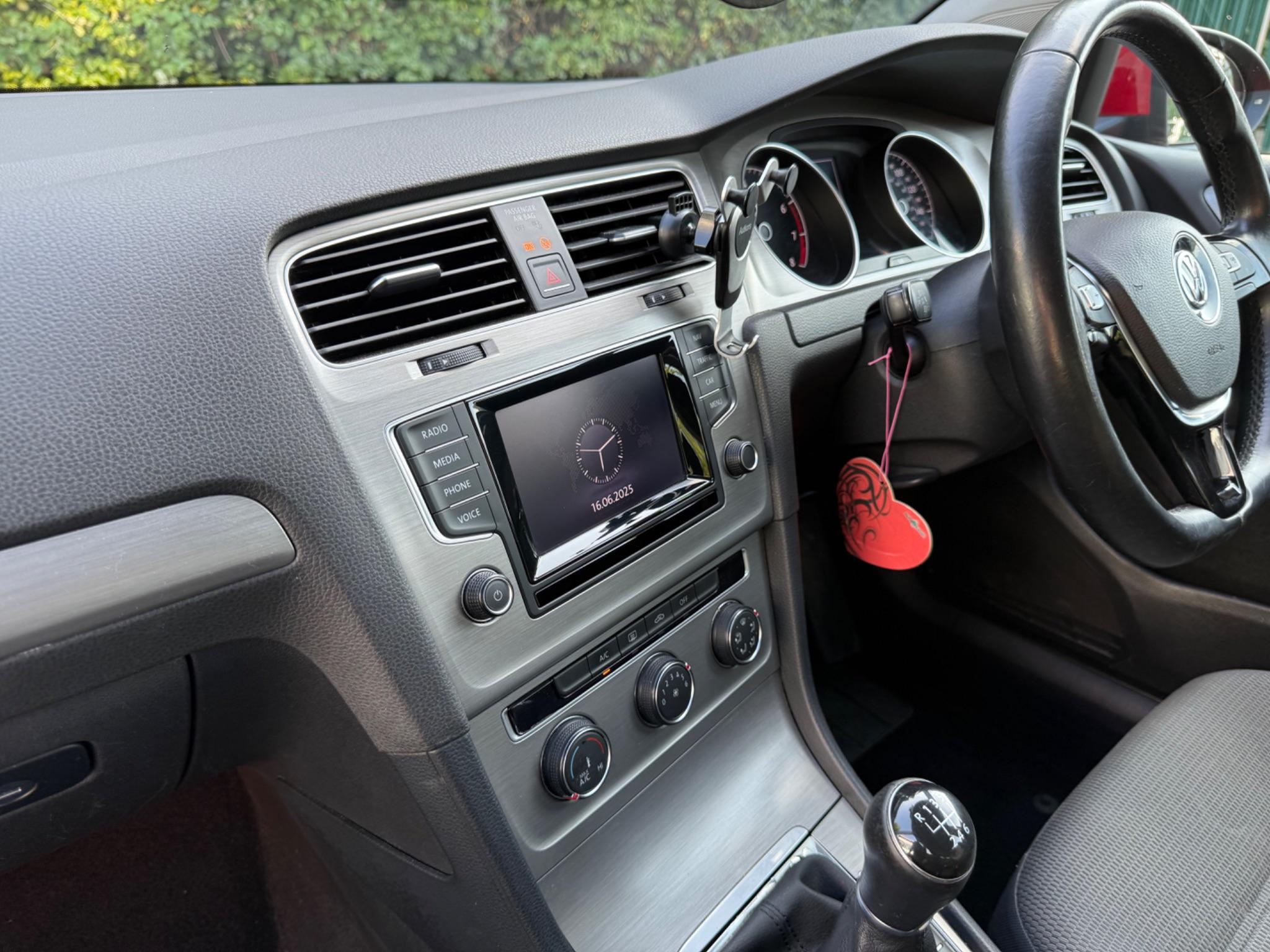 Volkswagen Golf 1.4 TSI BlueMotion Tech SE Euro 5 (s/s) 5dr — photo 33 of 59