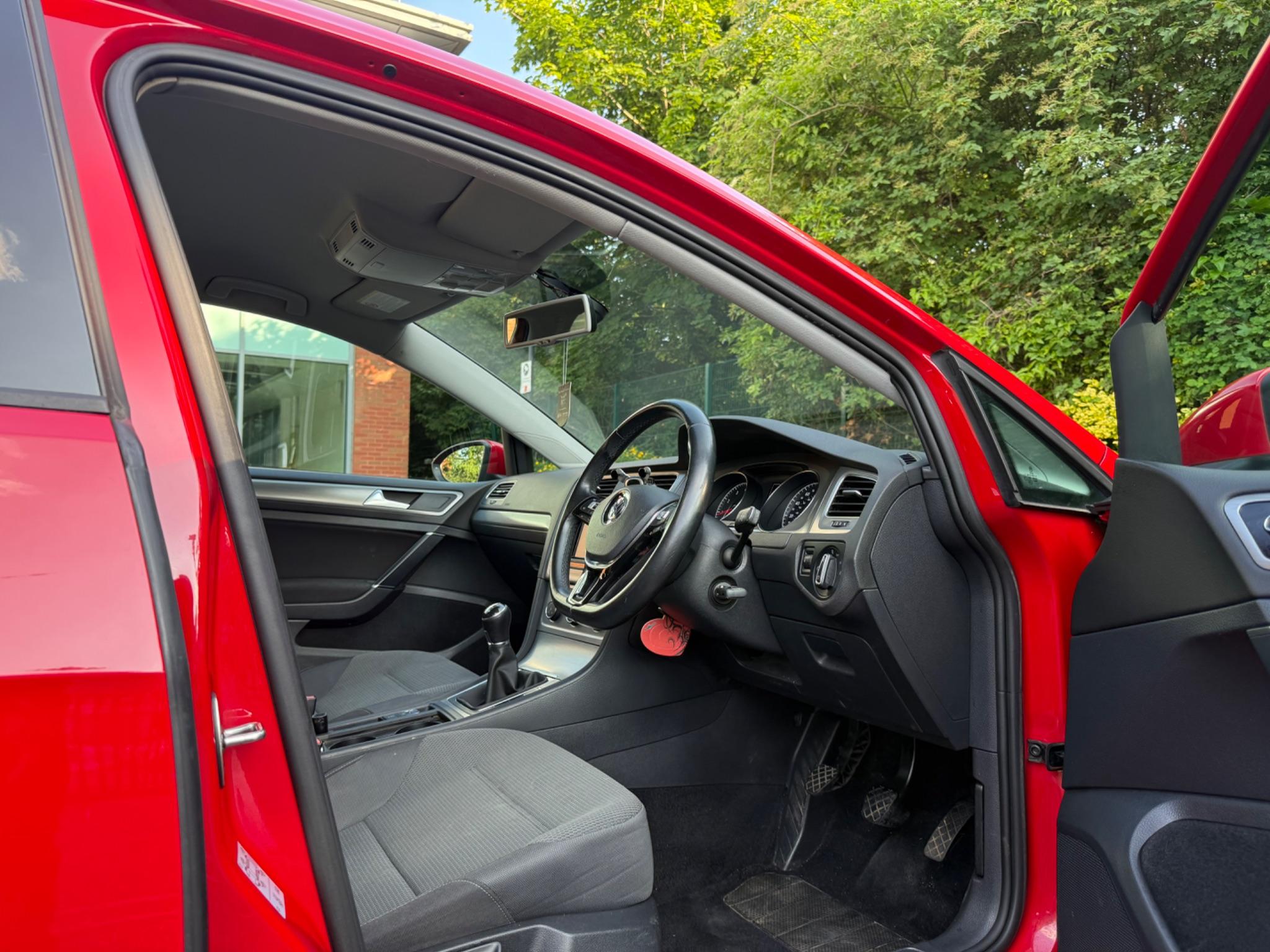 Volkswagen Golf 1.4 TSI BlueMotion Tech SE Euro 5 (s/s) 5dr — photo 34 of 59