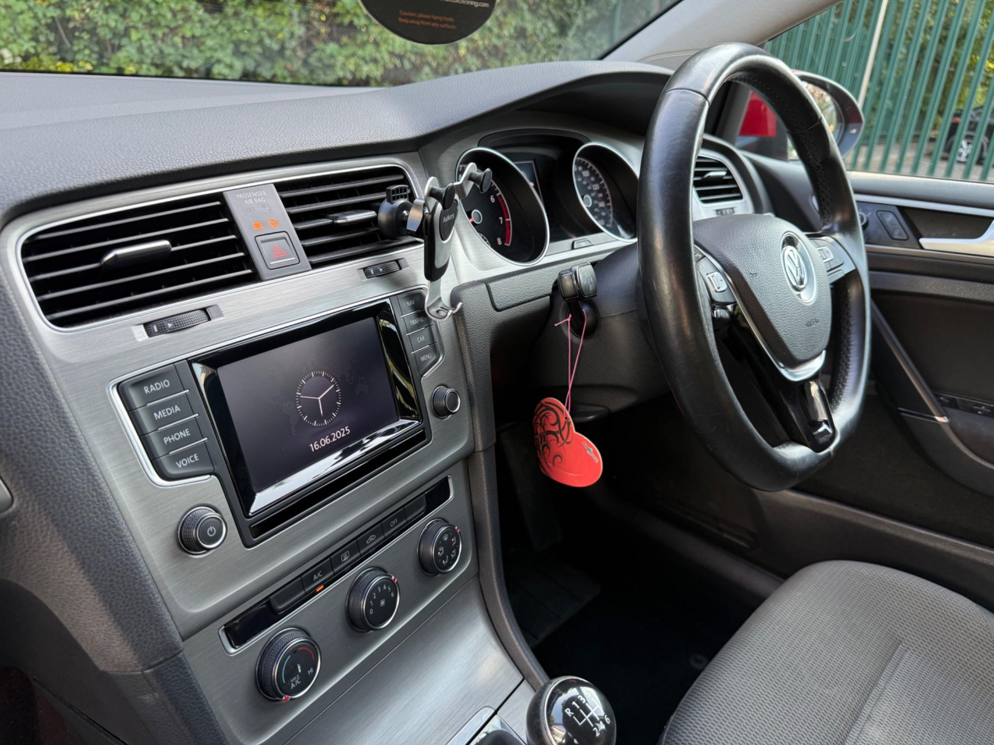 Volkswagen Golf 1.4 TSI BlueMotion Tech SE Euro 5 (s/s) 5dr — photo 36 of 59