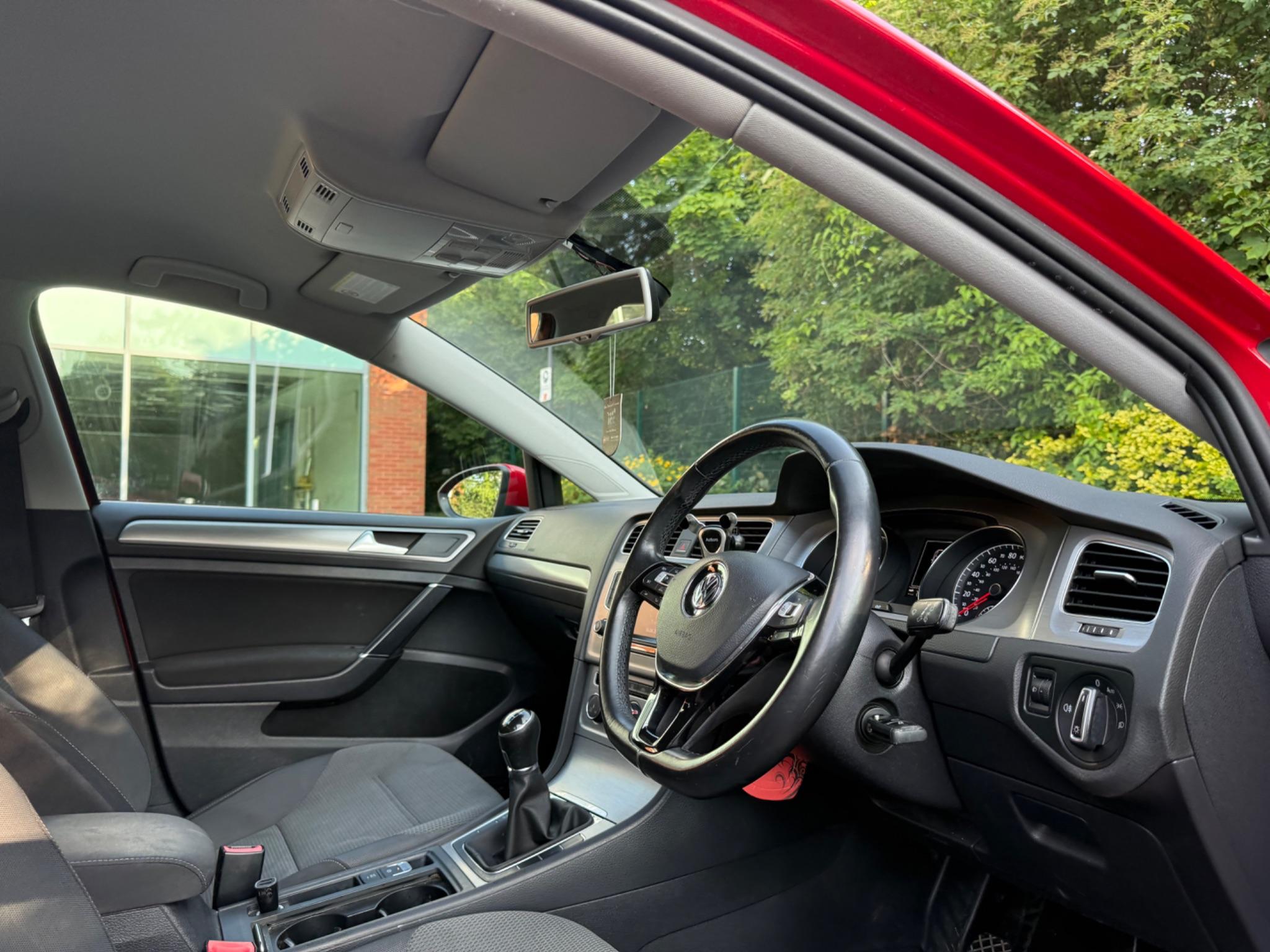 Volkswagen Golf 1.4 TSI BlueMotion Tech SE Euro 5 (s/s) 5dr — photo 40 of 59