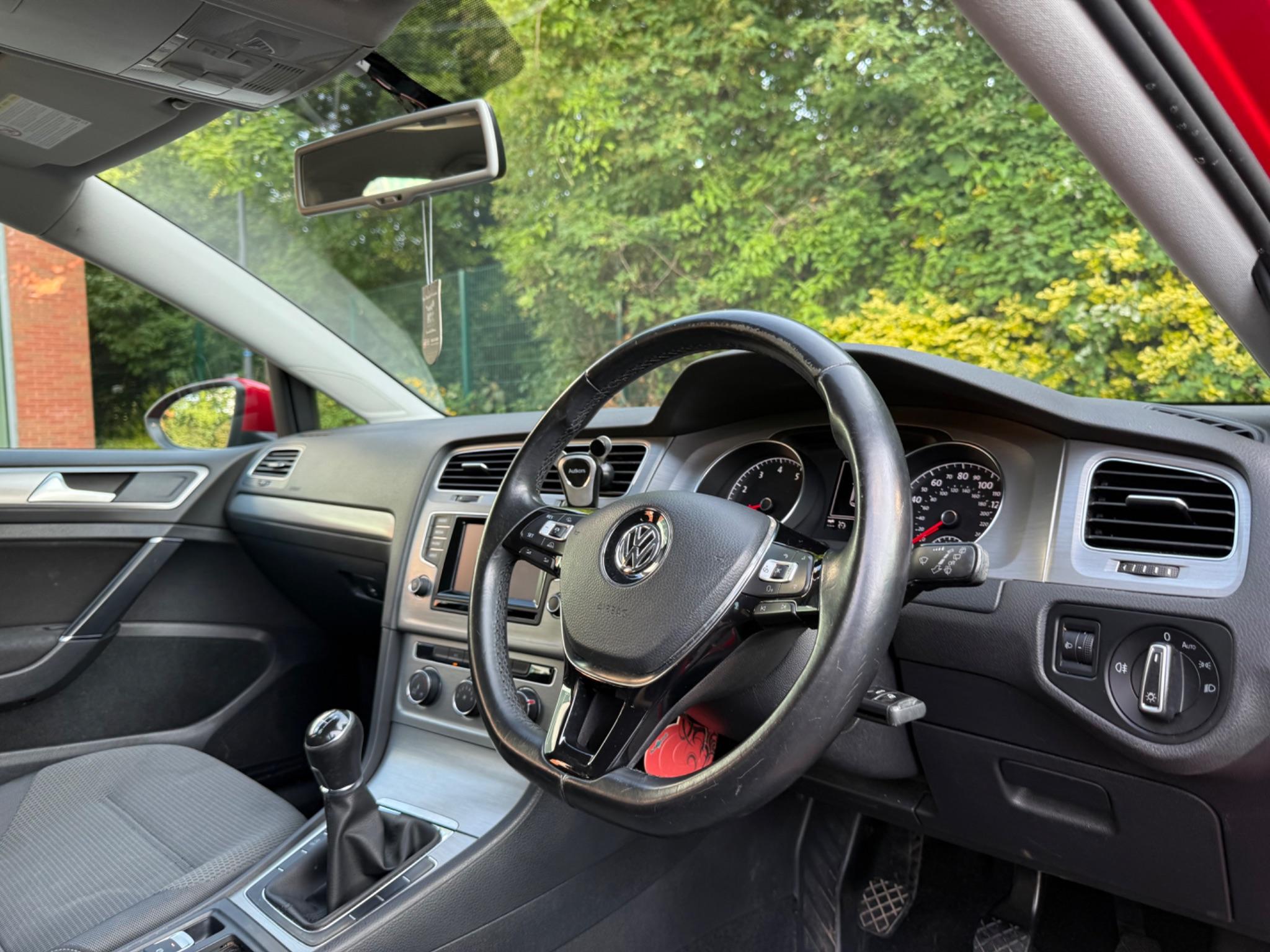 Volkswagen Golf 1.4 TSI BlueMotion Tech SE Euro 5 (s/s) 5dr — photo 41 of 59