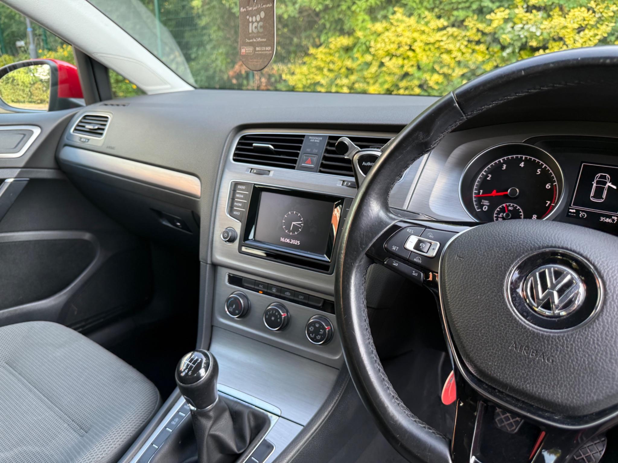 Volkswagen Golf 1.4 TSI BlueMotion Tech SE Euro 5 (s/s) 5dr — photo 44 of 59