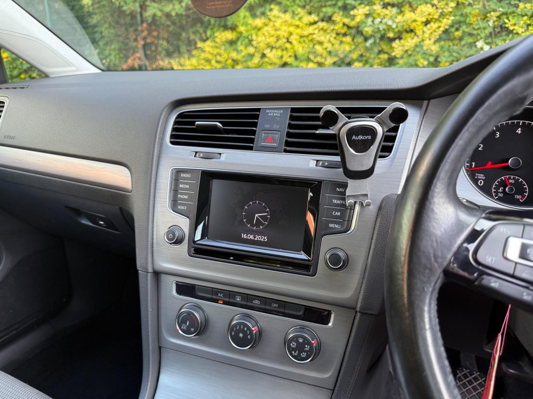 Volkswagen Golf 1.4 TSI BlueMotion Tech SE Euro 5 (s/s) 5dr — photo 48 of 59