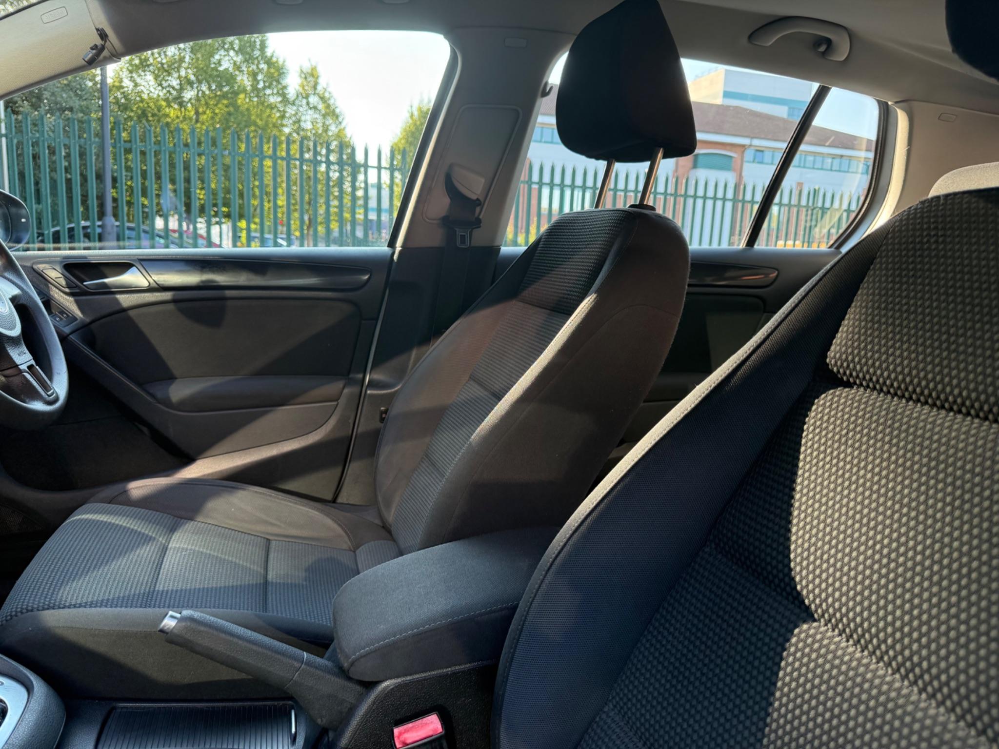 Volkswagen Golf 1.4 TSI SE DSG Euro 5 5dr — photo 39 of 65