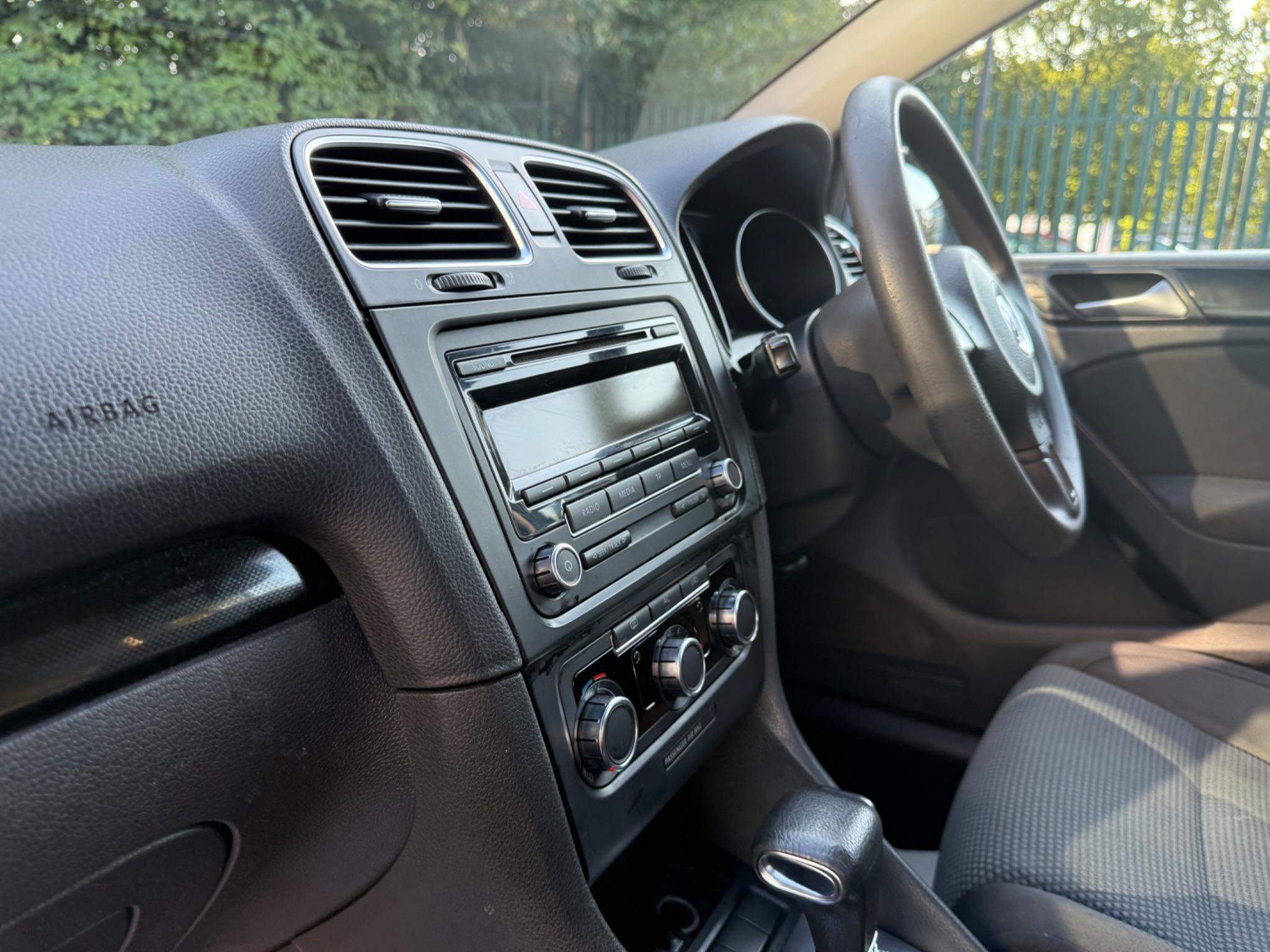 Volkswagen Golf 1.4 TSI SE DSG Euro 5 5dr — photo 40 of 65