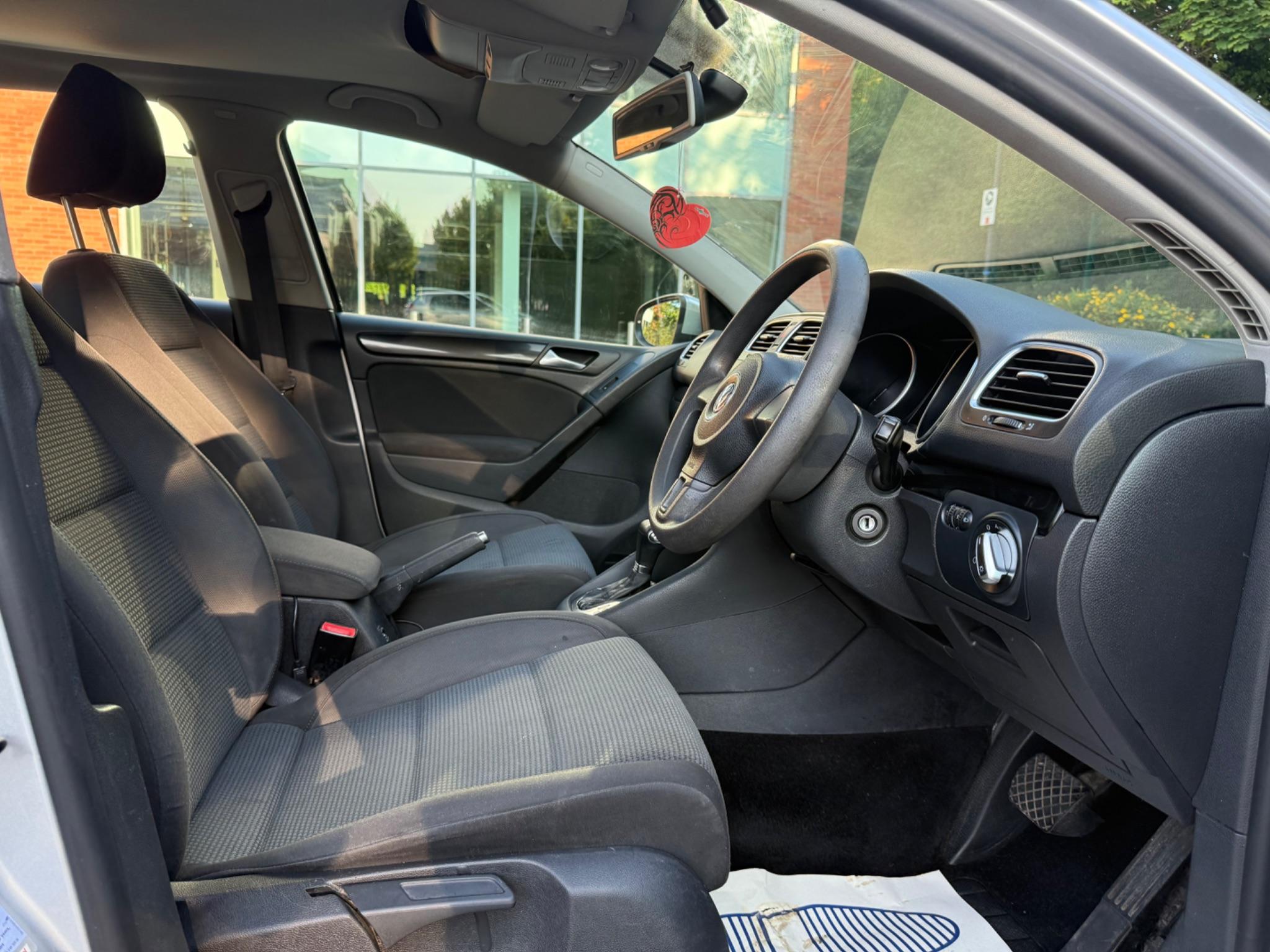 Volkswagen Golf 1.4 TSI SE DSG Euro 5 5dr — photo 45 of 65