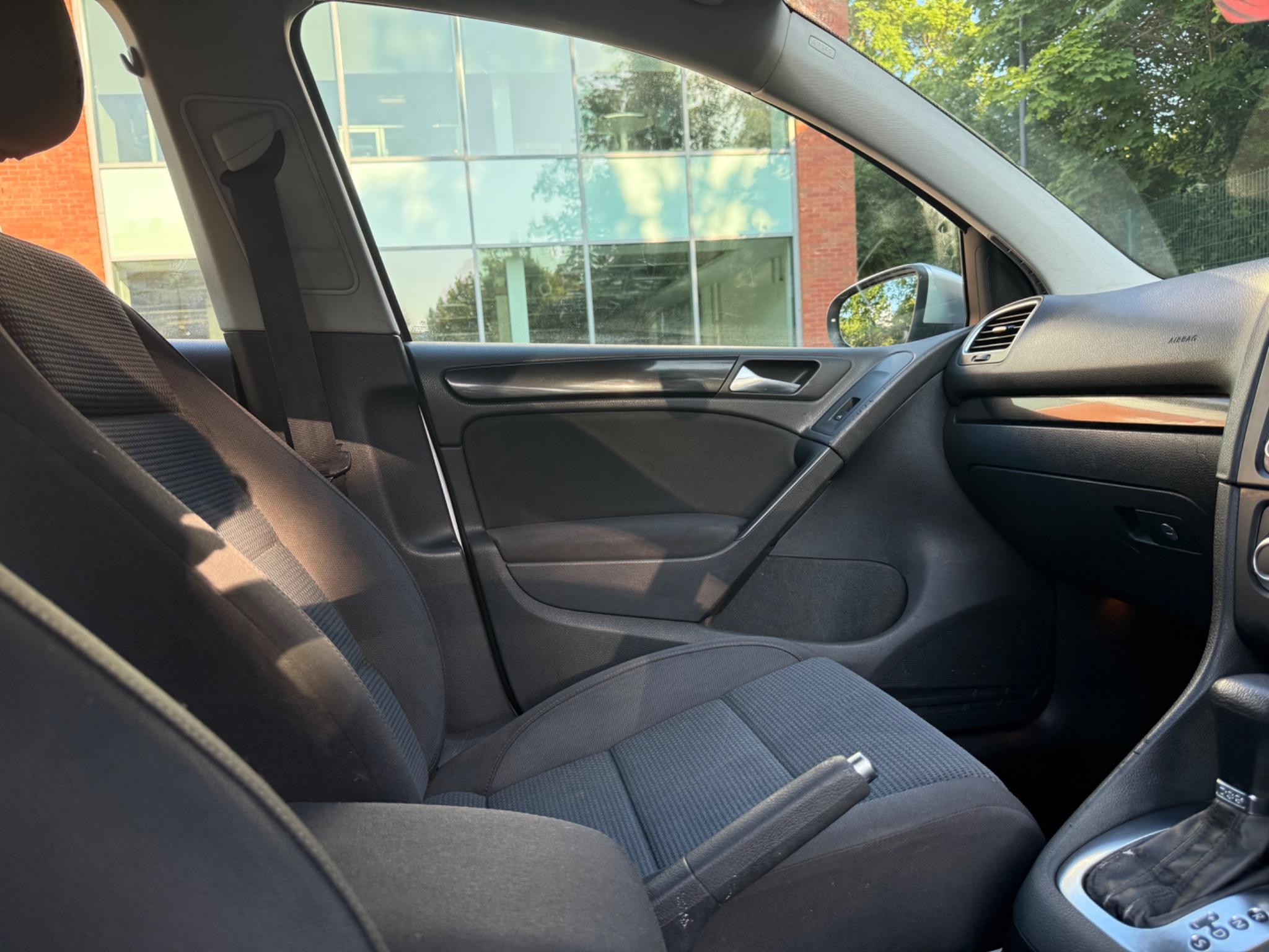 Volkswagen Golf 1.4 TSI SE DSG Euro 5 5dr — photo 51 of 65
