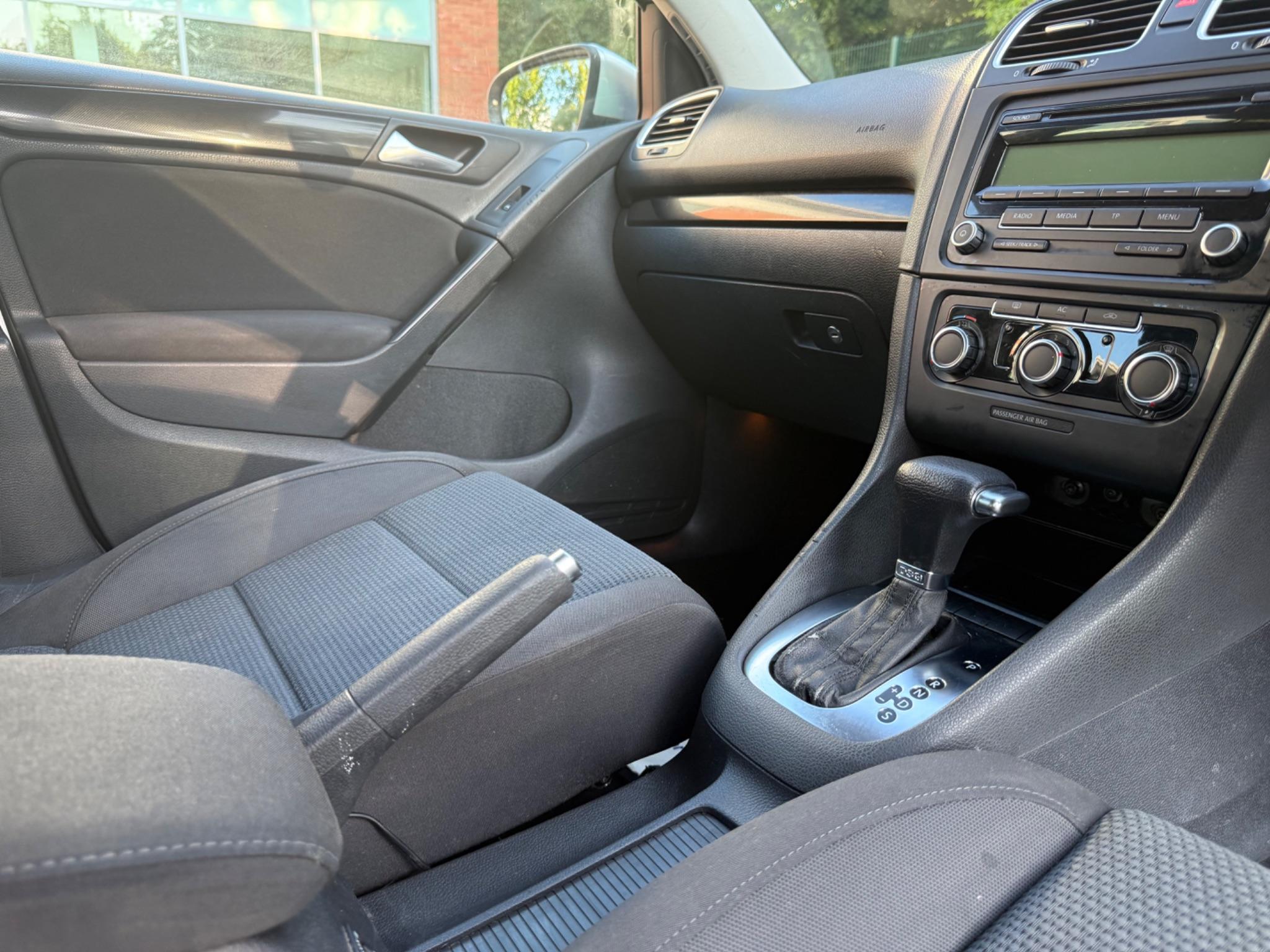 Volkswagen Golf 1.4 TSI SE DSG Euro 5 5dr — photo 52 of 65