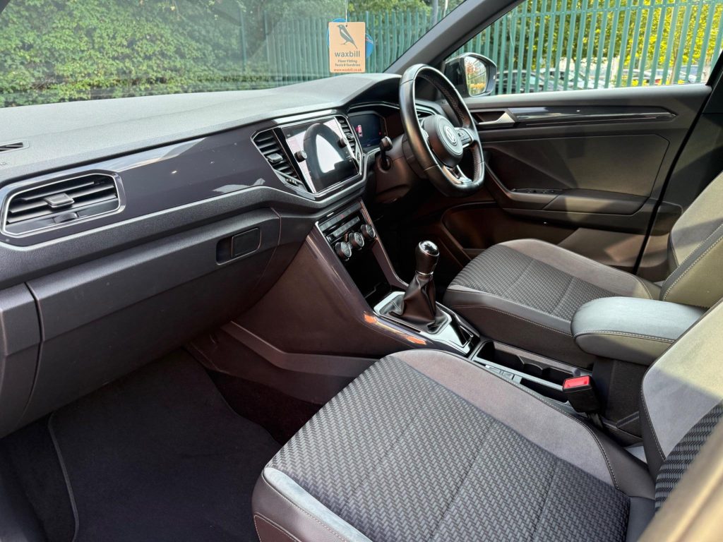 Volkswagen T-Roc 1.5 TSI EVO R-Line Euro 6 (s/s) 5dr — photo 25 of 48