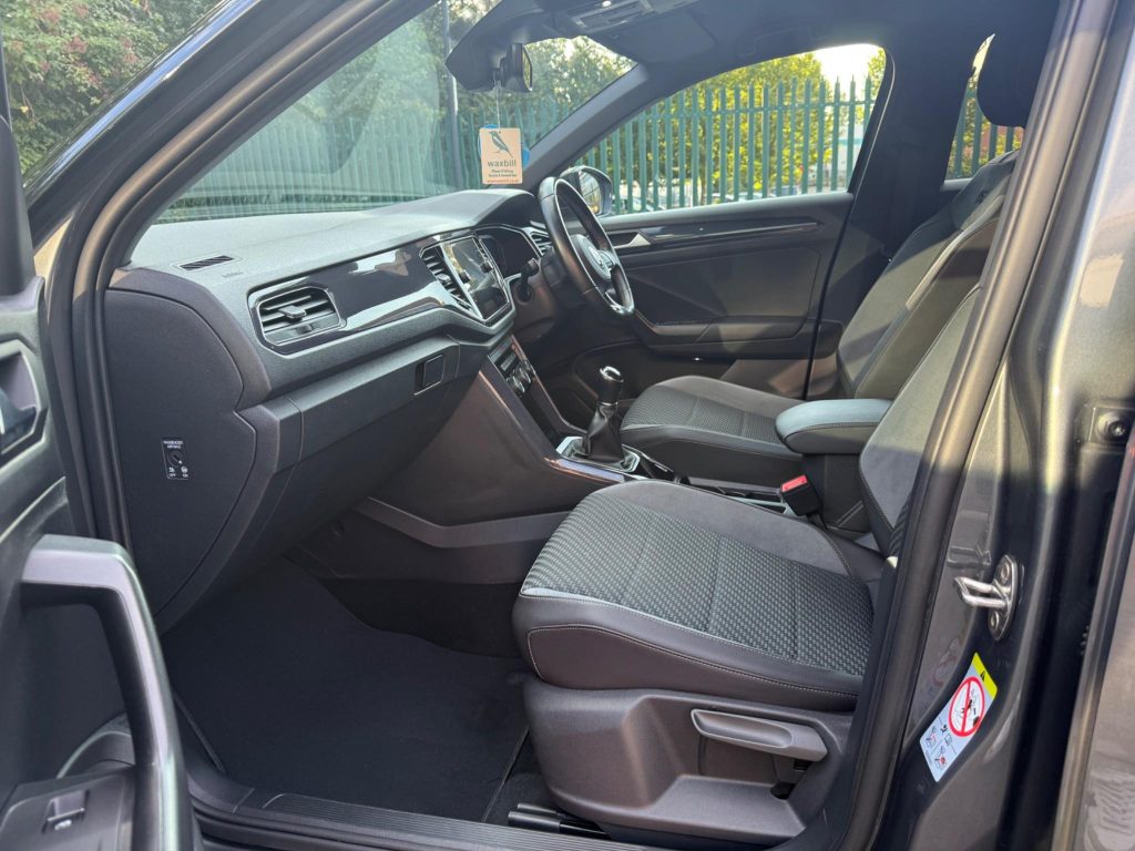 Volkswagen T-Roc 1.5 TSI EVO R-Line Euro 6 (s/s) 5dr — photo 26 of 48