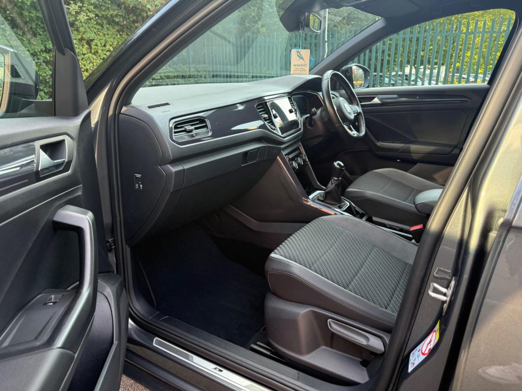 Volkswagen T-Roc 1.5 TSI EVO R-Line Euro 6 (s/s) 5dr — photo 27 of 48