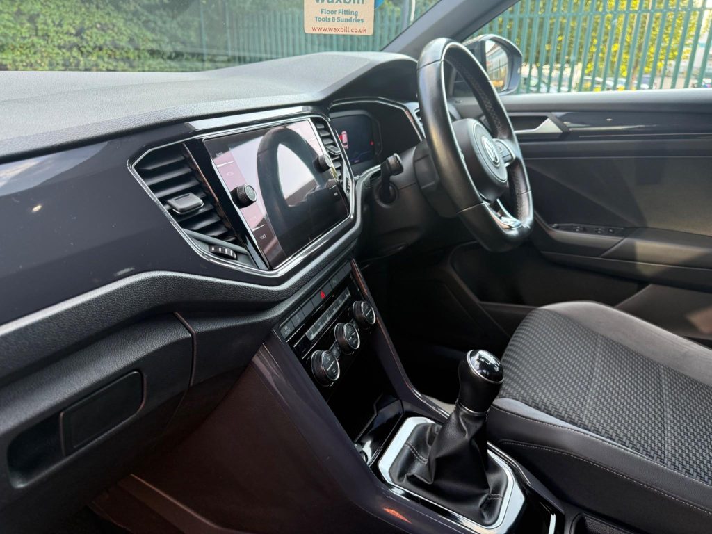 Volkswagen T-Roc 1.5 TSI EVO R-Line Euro 6 (s/s) 5dr — photo 28 of 48
