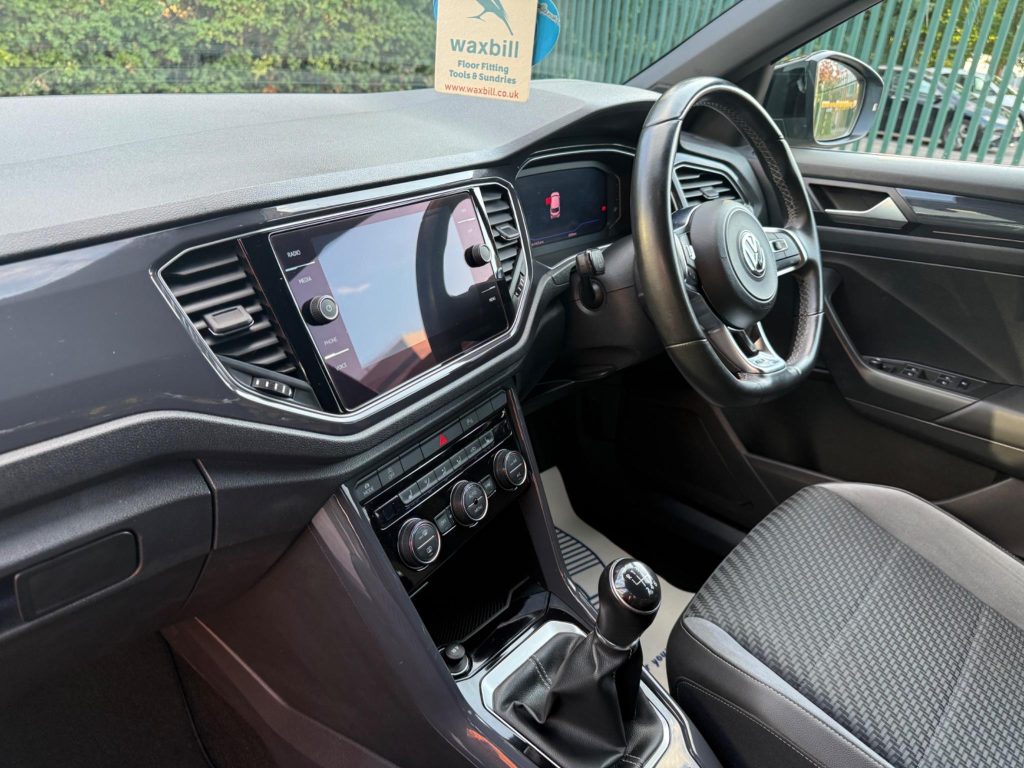Volkswagen T-Roc 1.5 TSI EVO R-Line Euro 6 (s/s) 5dr — photo 29 of 48