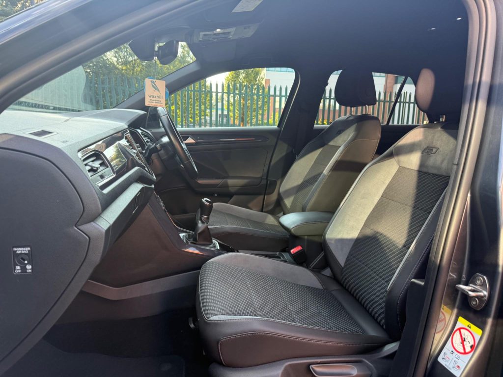 Volkswagen T-Roc 1.5 TSI EVO R-Line Euro 6 (s/s) 5dr — photo 30 of 48