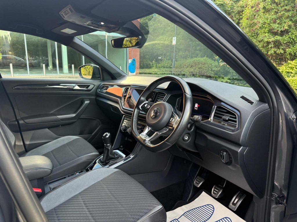 Volkswagen T-Roc 1.5 TSI EVO R-Line Euro 6 (s/s) 5dr — photo 31 of 48