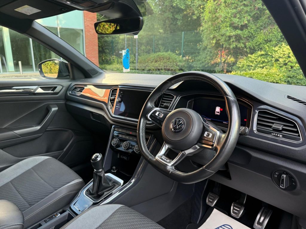 Volkswagen T-Roc 1.5 TSI EVO R-Line Euro 6 (s/s) 5dr — photo 34 of 48