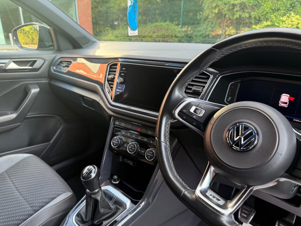 Volkswagen T-Roc 1.5 TSI EVO R-Line Euro 6 (s/s) 5dr — photo 36 of 48