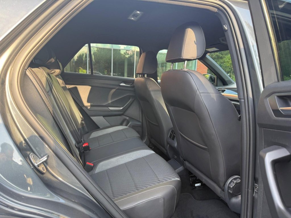 Volkswagen T-Roc 1.5 TSI EVO R-Line Euro 6 (s/s) 5dr — photo 37 of 48