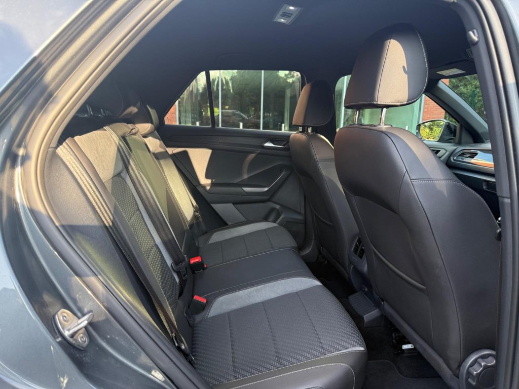 Volkswagen T-Roc 1.5 TSI EVO R-Line Euro 6 (s/s) 5dr — photo 40 of 48