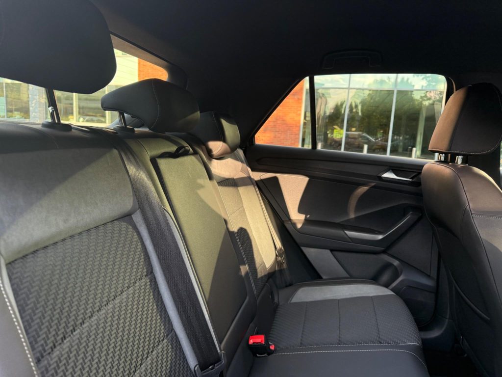 Volkswagen T-Roc 1.5 TSI EVO R-Line Euro 6 (s/s) 5dr — photo 41 of 48