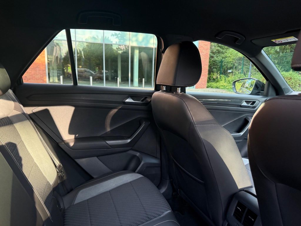 Volkswagen T-Roc 1.5 TSI EVO R-Line Euro 6 (s/s) 5dr — photo 42 of 48