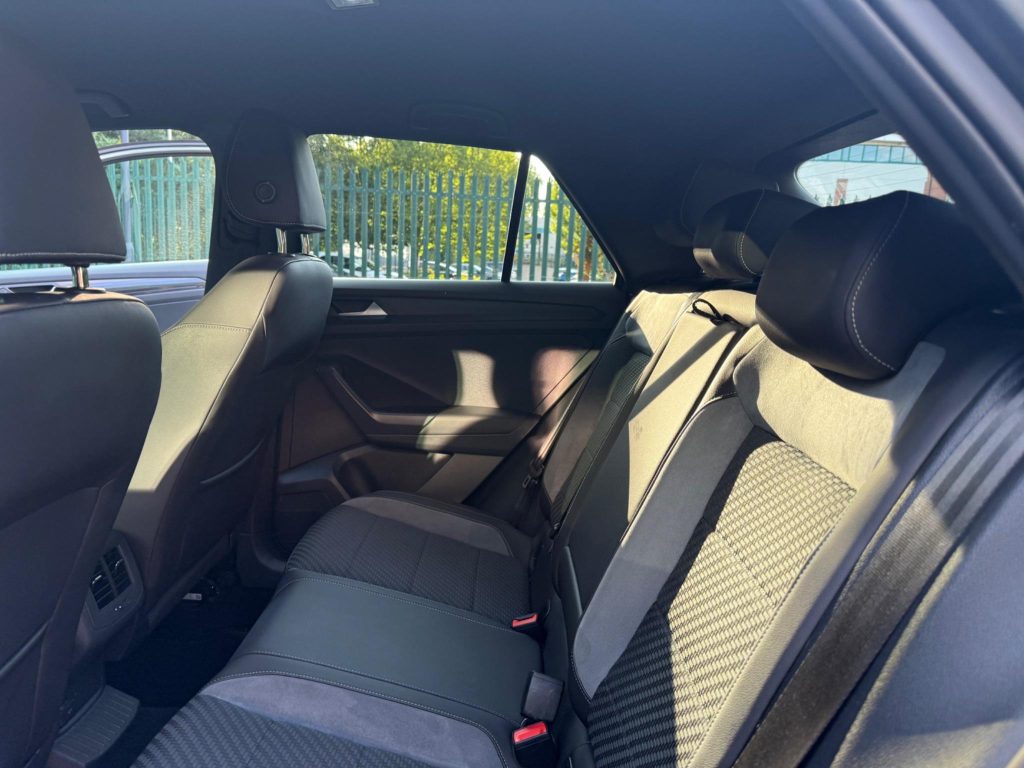 Volkswagen T-Roc 1.5 TSI EVO R-Line Euro 6 (s/s) 5dr — photo 43 of 48