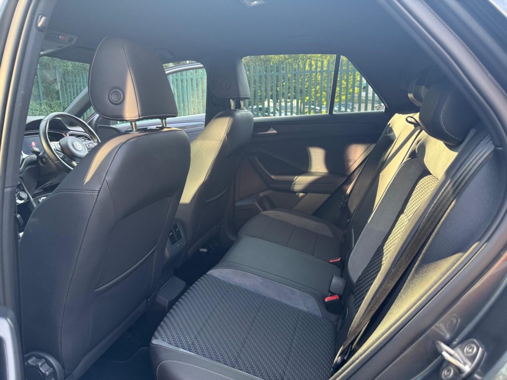 Volkswagen T-Roc 1.5 TSI EVO R-Line Euro 6 (s/s) 5dr — photo 44 of 48