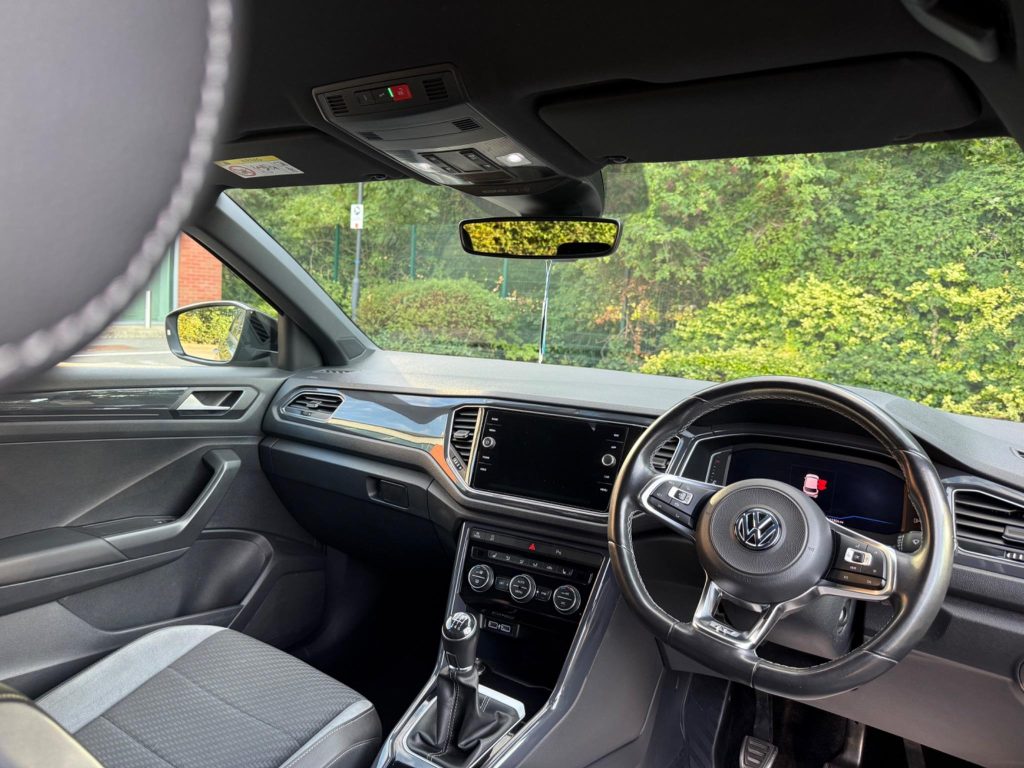 Volkswagen T-Roc 1.5 TSI EVO R-Line Euro 6 (s/s) 5dr — photo 45 of 48