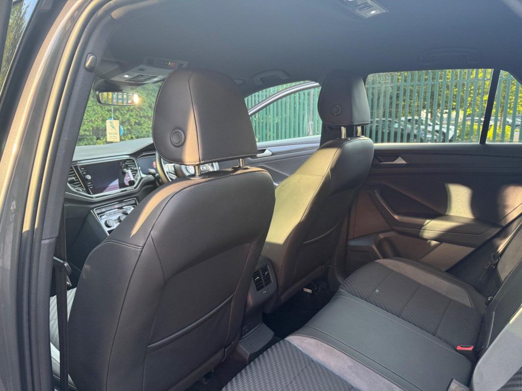 Volkswagen T-Roc 1.5 TSI EVO R-Line Euro 6 (s/s) 5dr — photo 47 of 48