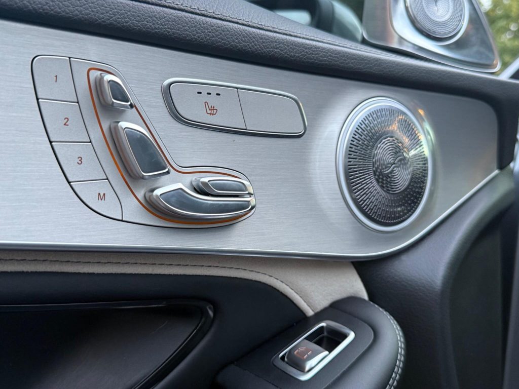 Mercedes-Benz GLC 4.0 GLC63 V8 BiTurbo AMG S (Premium Plus) SpdS MCT 4MATIC+ Euro 6 (s/s) 5dr — photo 63 of 100