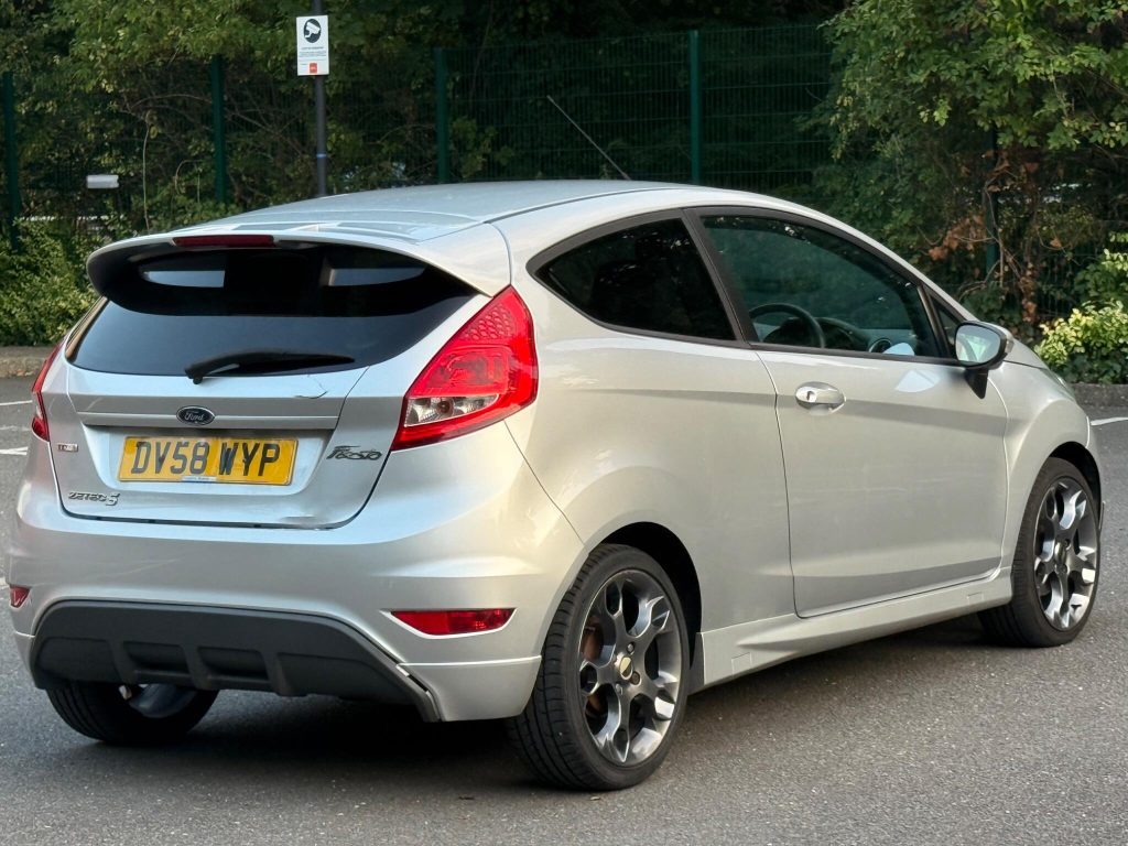 Ford Fiesta 1.6 TDCi Zetec S 3dr — photo 9 of 46