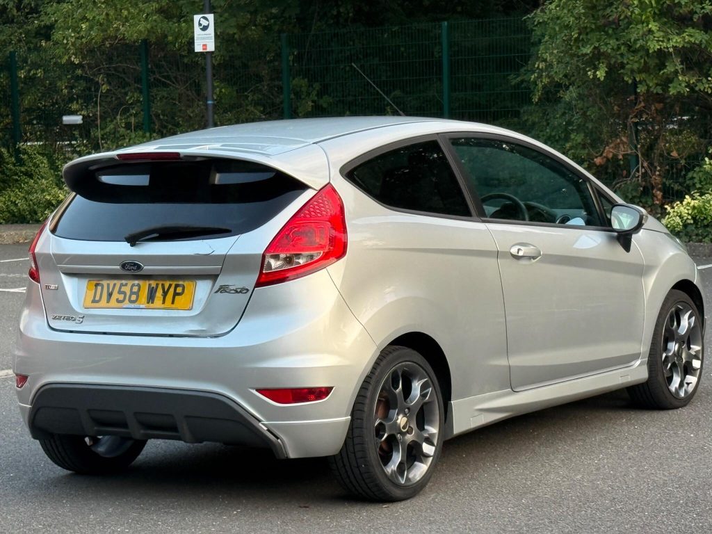 Ford Fiesta 1.6 TDCi Zetec S 3dr — photo 10 of 46