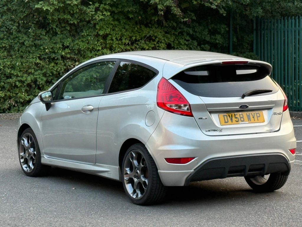 Ford Fiesta 1.6 TDCi Zetec S 3dr — photo 11 of 46