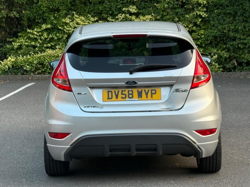 Ford Fiesta 1.6 TDCi Zetec S 3dr — photo 13 of 46