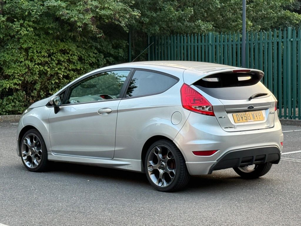 Ford Fiesta 1.6 TDCi Zetec S 3dr — photo 14 of 46