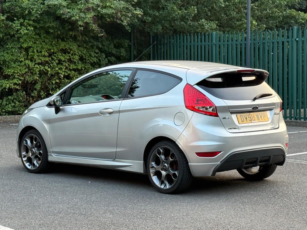 Ford Fiesta 1.6 TDCi Zetec S 3dr — photo 15 of 46