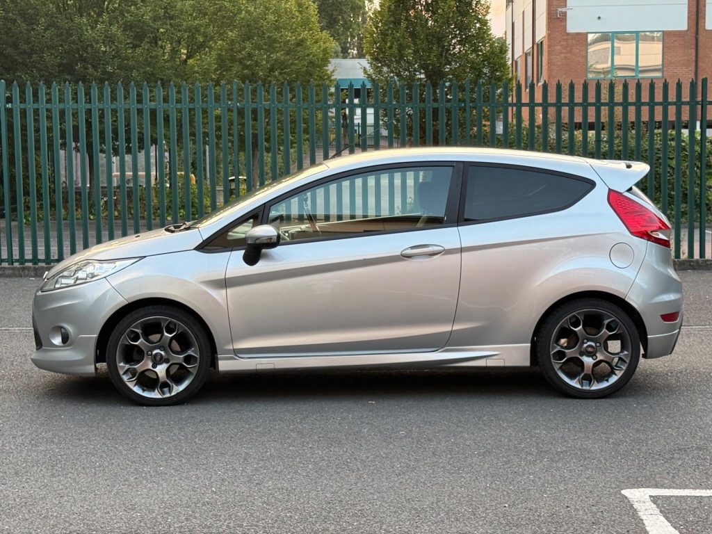 Ford Fiesta 1.6 TDCi Zetec S 3dr — photo 19 of 46