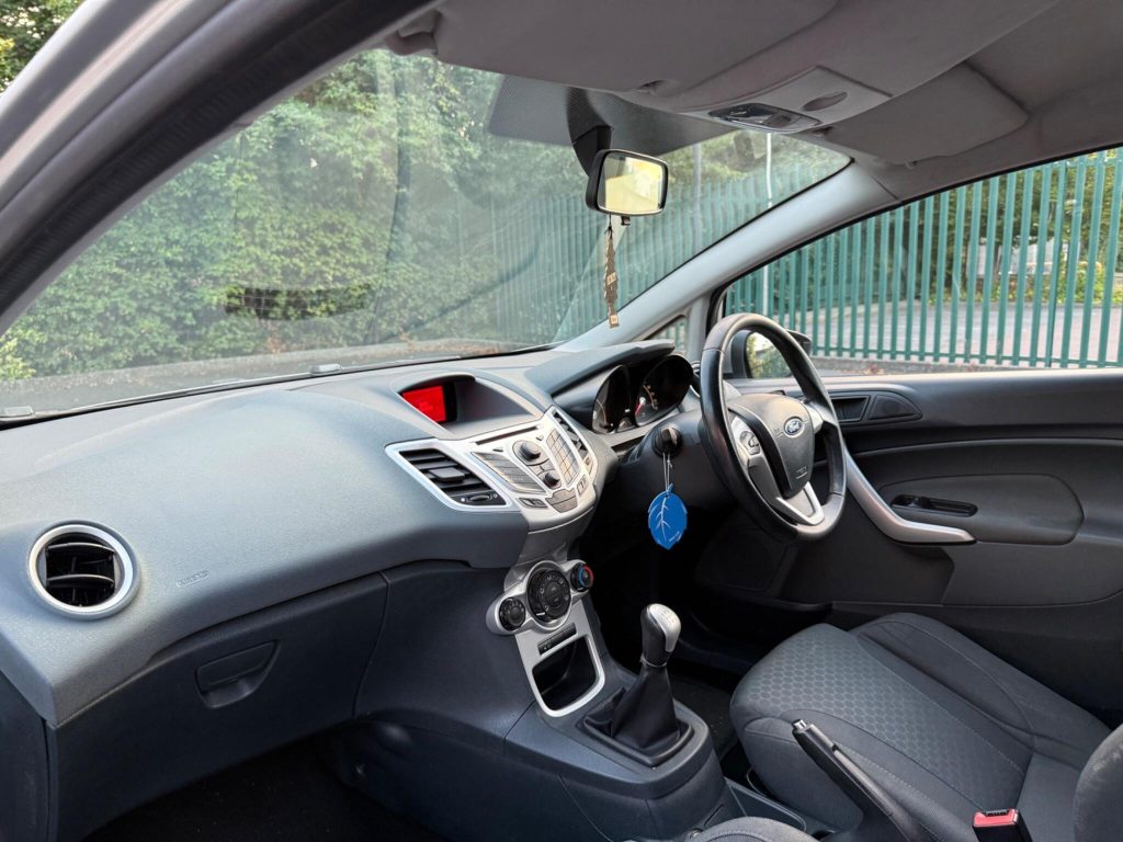 Ford Fiesta 1.6 TDCi Zetec S 3dr — photo 23 of 46