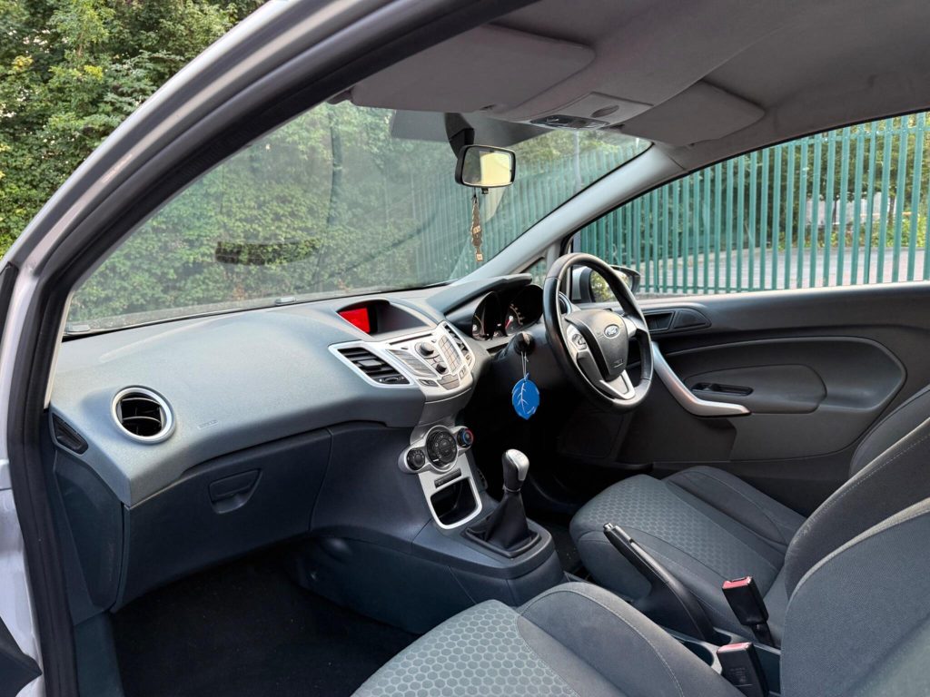 Ford Fiesta 1.6 TDCi Zetec S 3dr — photo 24 of 46