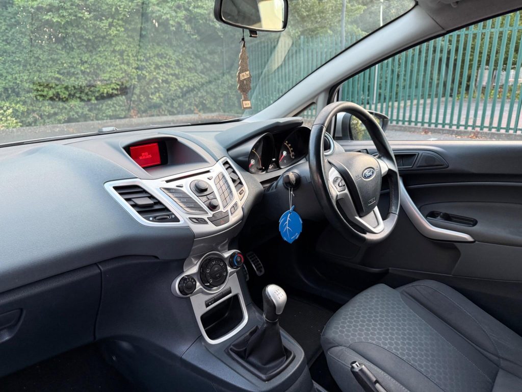 Ford Fiesta 1.6 TDCi Zetec S 3dr — photo 26 of 46