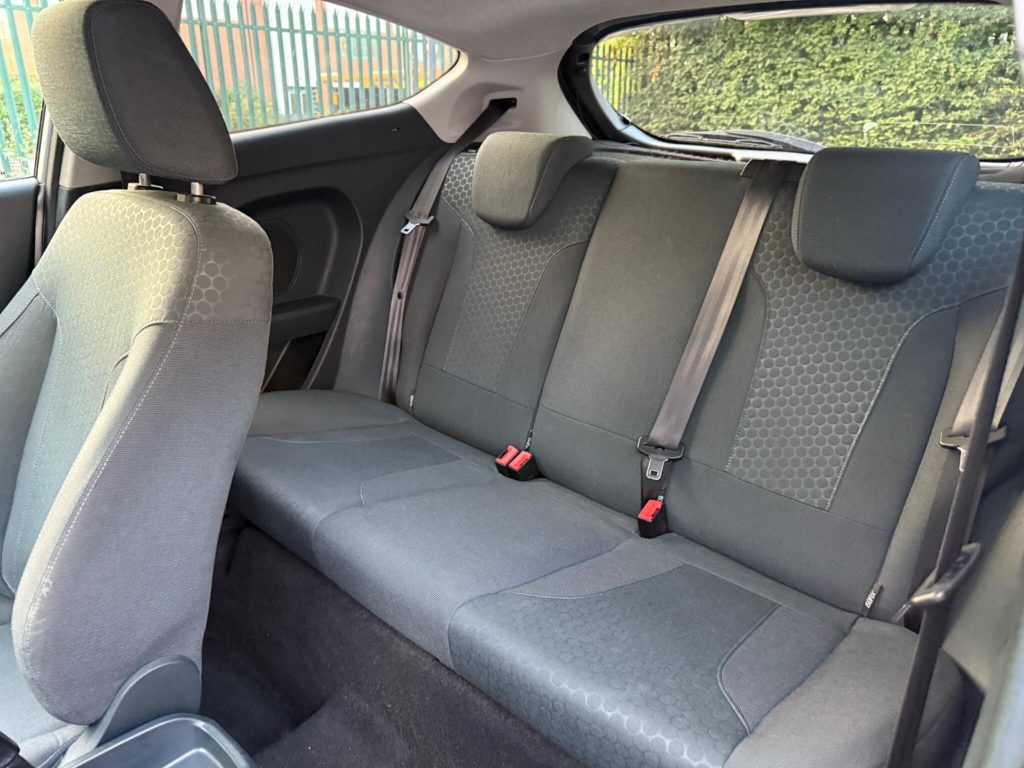 Ford Fiesta 1.6 TDCi Zetec S 3dr — photo 29 of 46