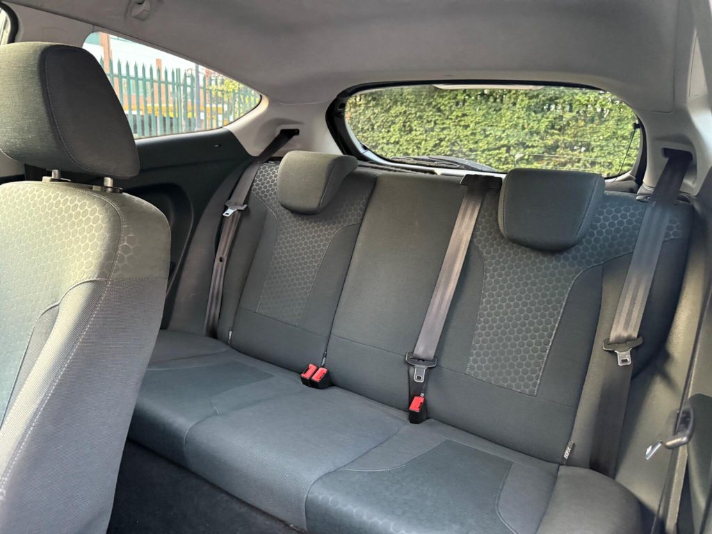 Ford Fiesta 1.6 TDCi Zetec S 3dr — photo 32 of 46