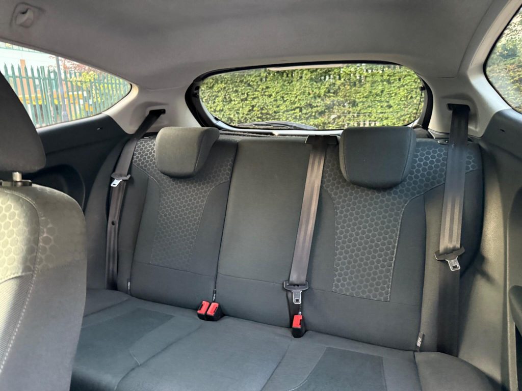 Ford Fiesta 1.6 TDCi Zetec S 3dr — photo 33 of 46