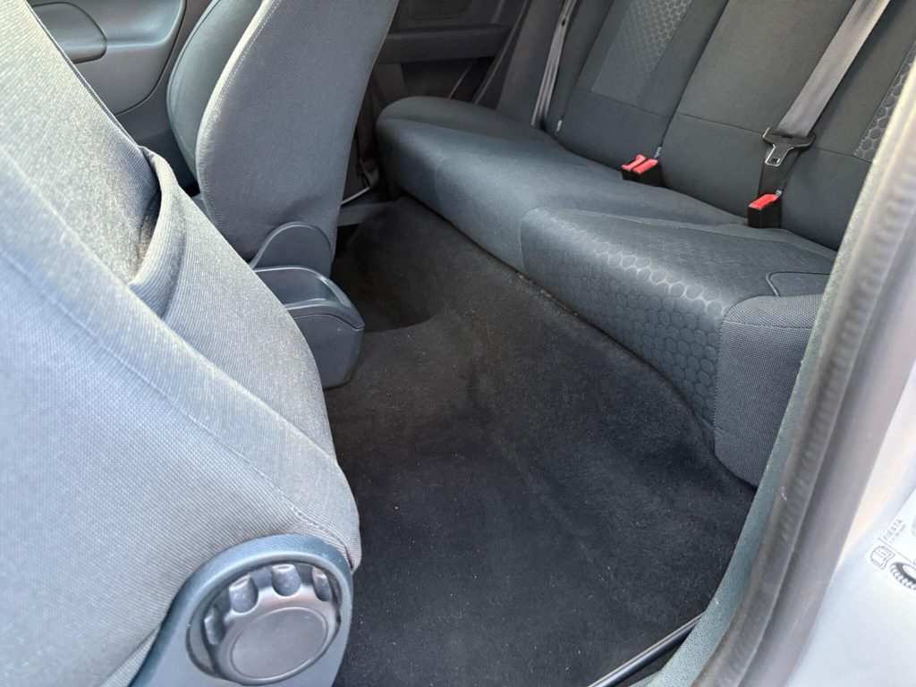Ford Fiesta 1.6 TDCi Zetec S 3dr — photo 34 of 46