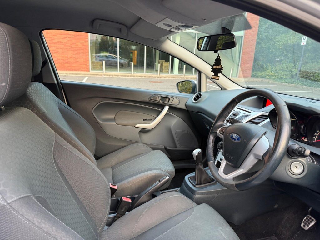 Ford Fiesta 1.6 TDCi Zetec S 3dr — photo 40 of 46