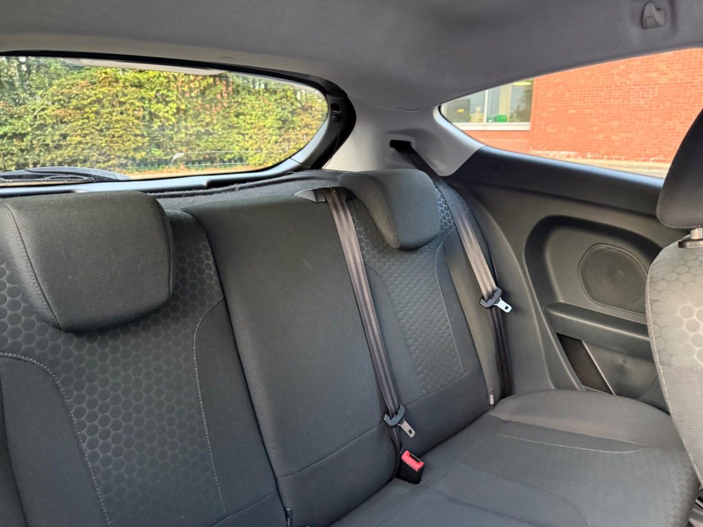 Ford Fiesta 1.6 TDCi Zetec S 3dr — photo 41 of 46
