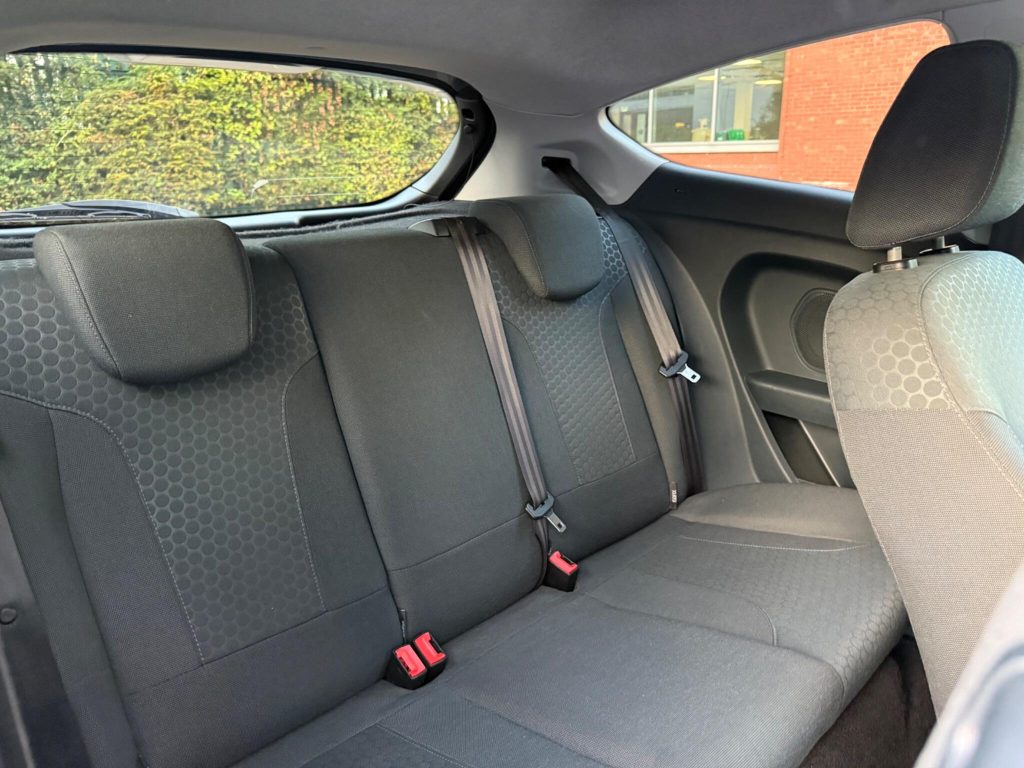 Ford Fiesta 1.6 TDCi Zetec S 3dr — photo 42 of 46