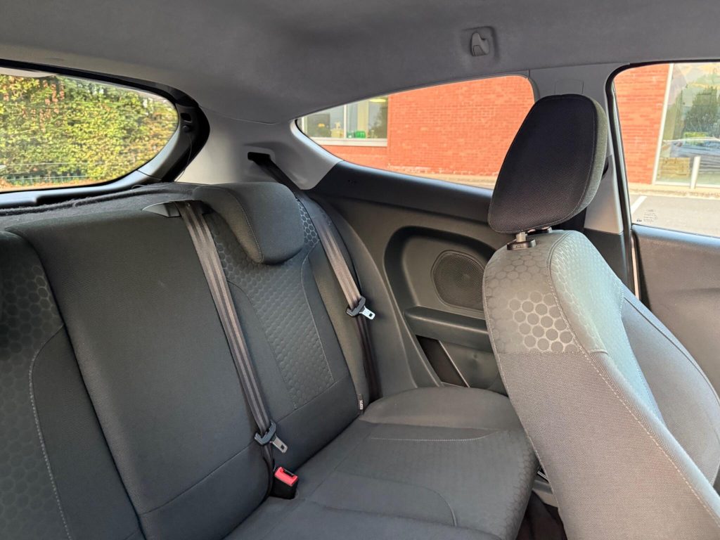 Ford Fiesta 1.6 TDCi Zetec S 3dr — photo 44 of 46