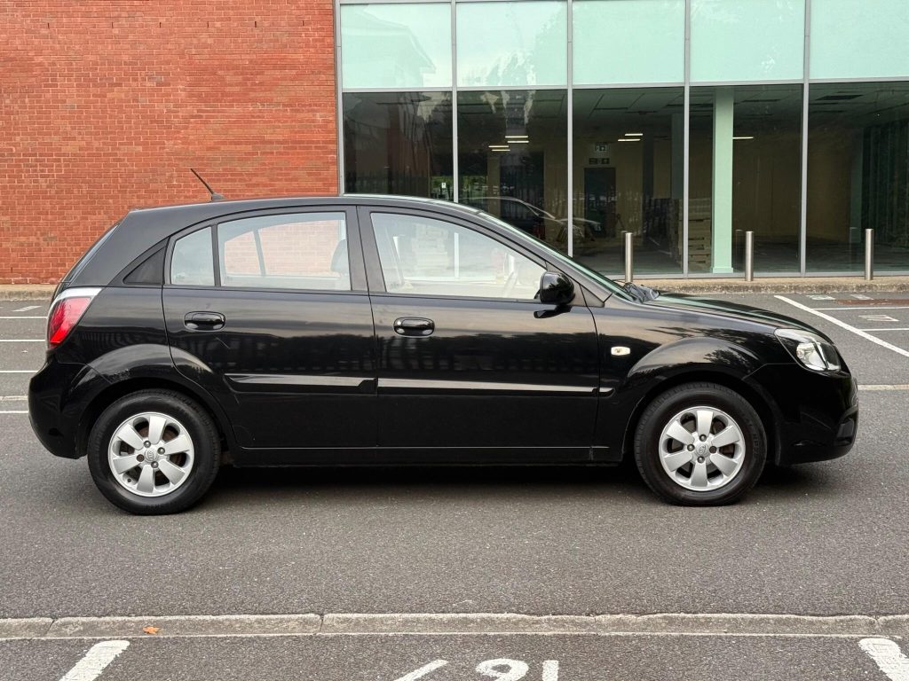 Kia Rio 1.4 Strike 5dr — photo 5 of 42